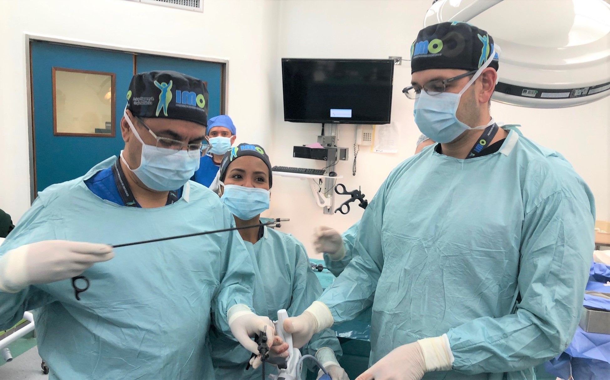 DOCTORES OPERANDO DOCTORES OPERANDO
